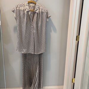 Max Studio 2 pc set! Navy, Cream & Tan Patterned Blouse & pleated Skirt.